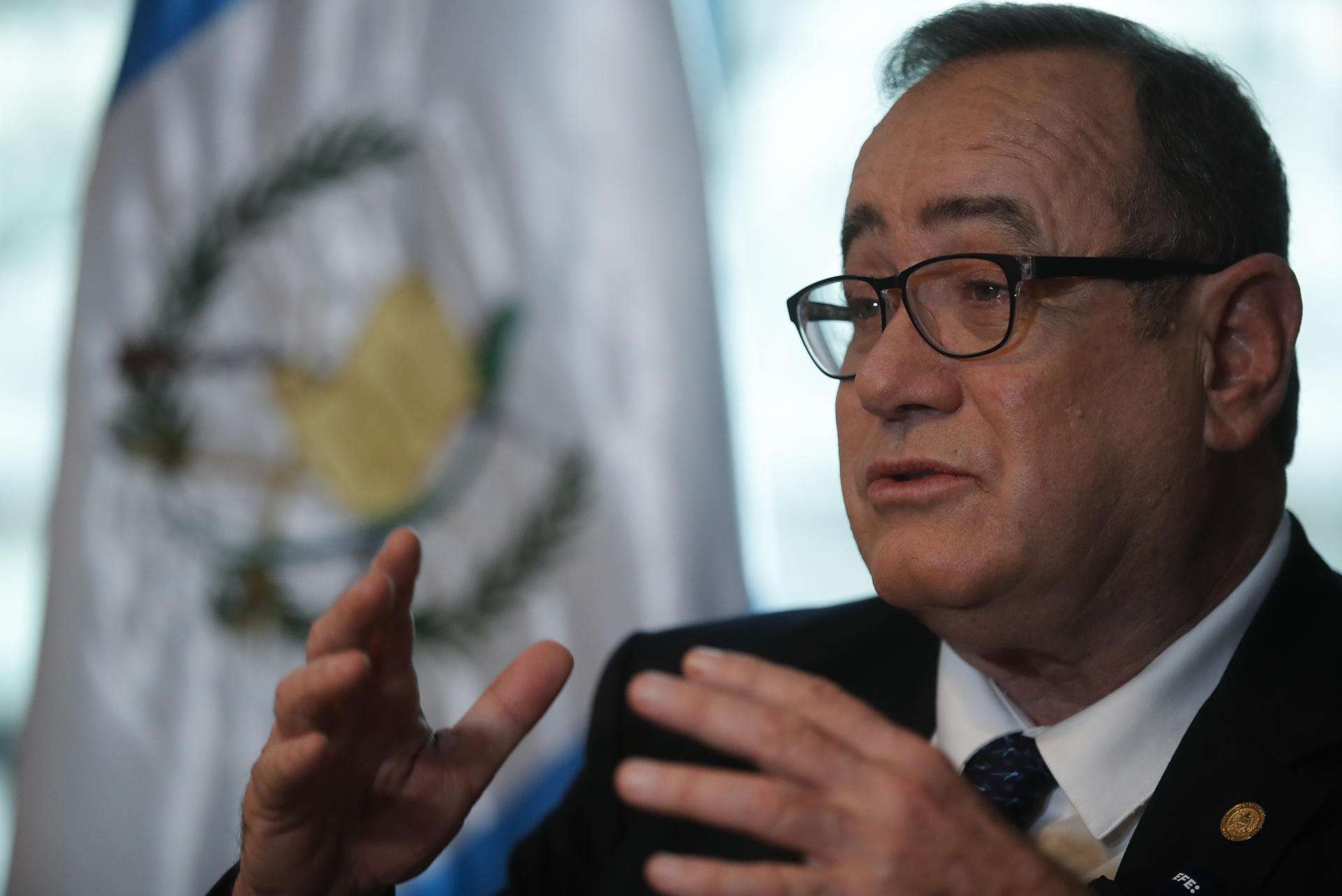 Giammattei pide "cordura" a Petro y dice que no hay persecución a Velásquez