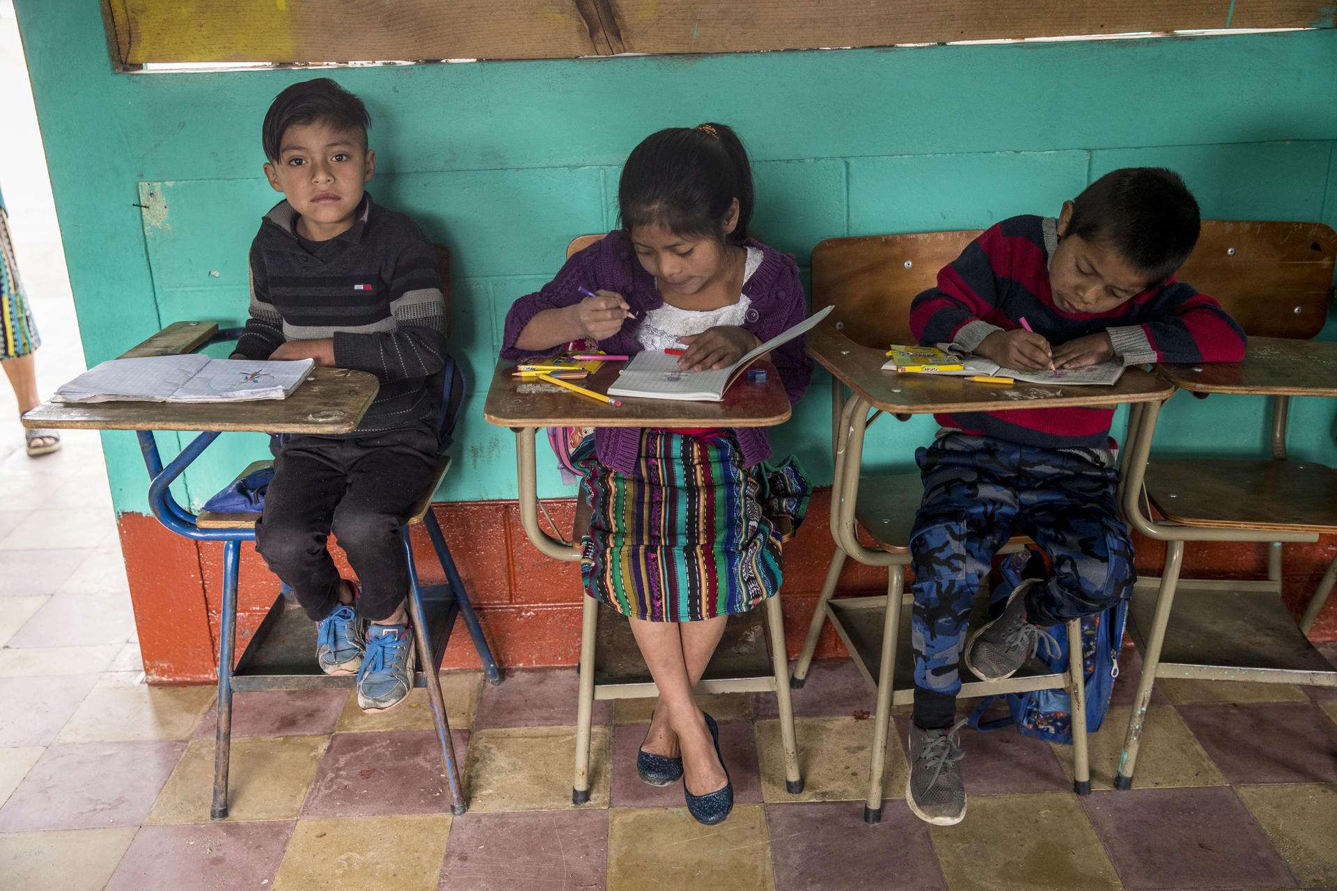 Niños de Guatemala educación escuela becas