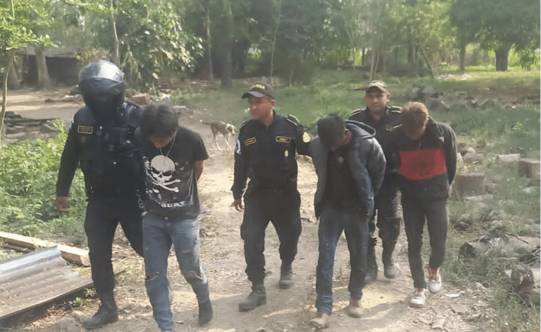 Asalta buses son detenidos minutos después de su crimen