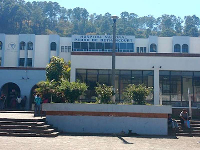 El Hospital Nacional Pedro Betancourt de Antigua Guatemala por falta de agua deja de atender a pacientes en algunas áreas.