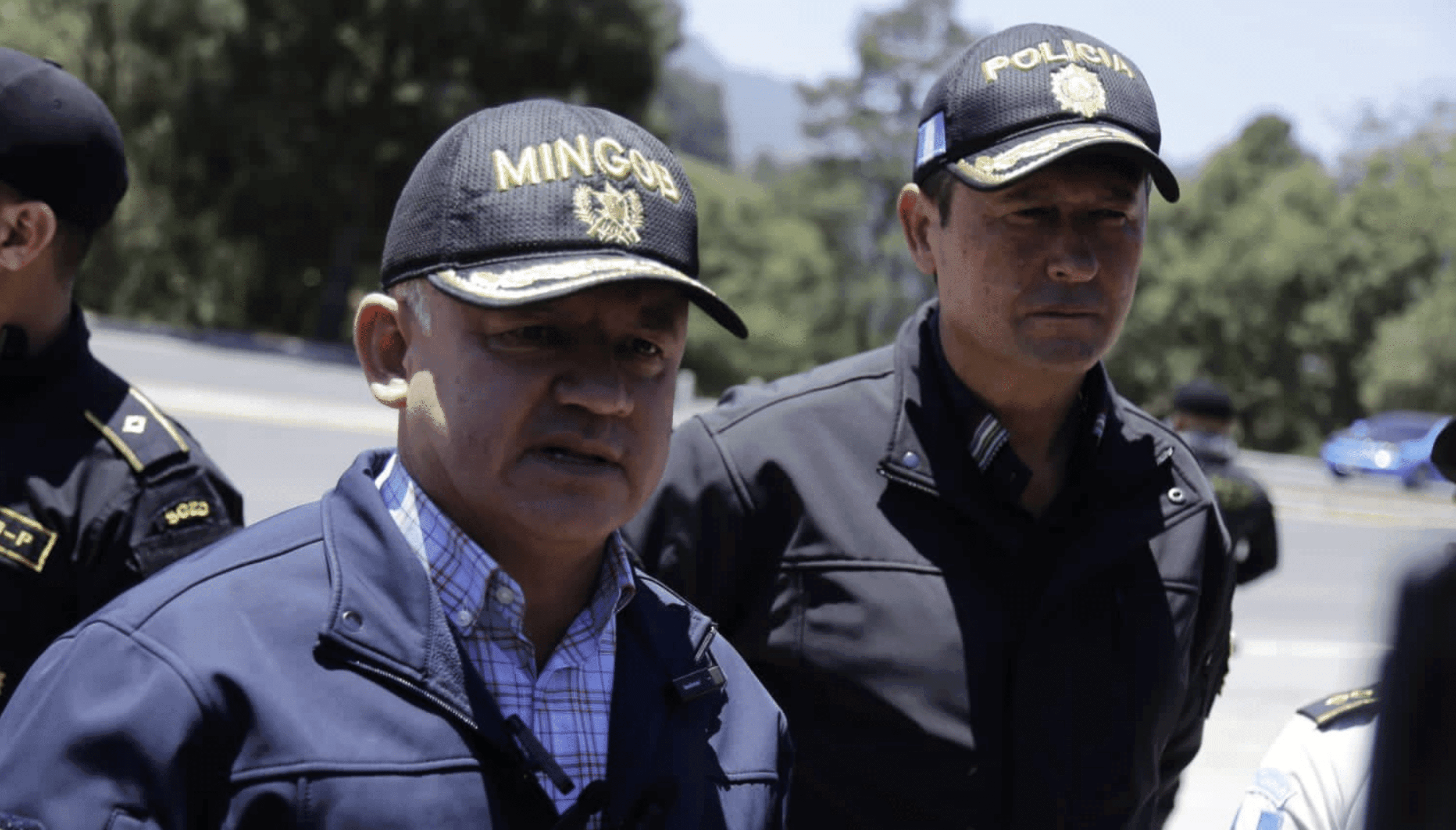 Los argumentos del Mingob para dar vehículos y hasta 10 agentes para seguridad a sus exfuncionarios