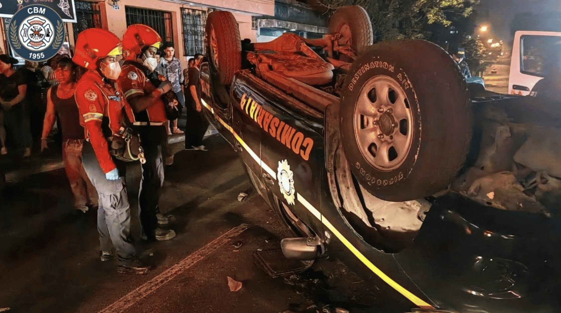 Patrulla de la PNC vuelca en la Colonia Reformita, varios agentes heridos