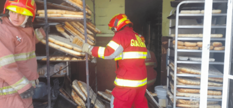Explosión de un cilindro de gas en una panadería deja un herido en zona 6