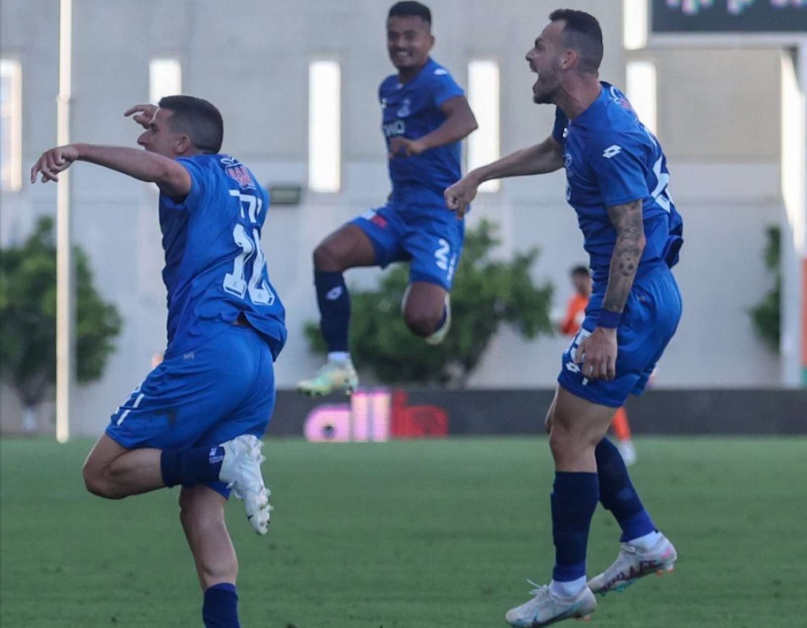Matan Peleg seleccionado de Guatemala y su equipo Hapoel Petah Tikva se acercan a consolidar el ascenso en el fútbol de Israel.