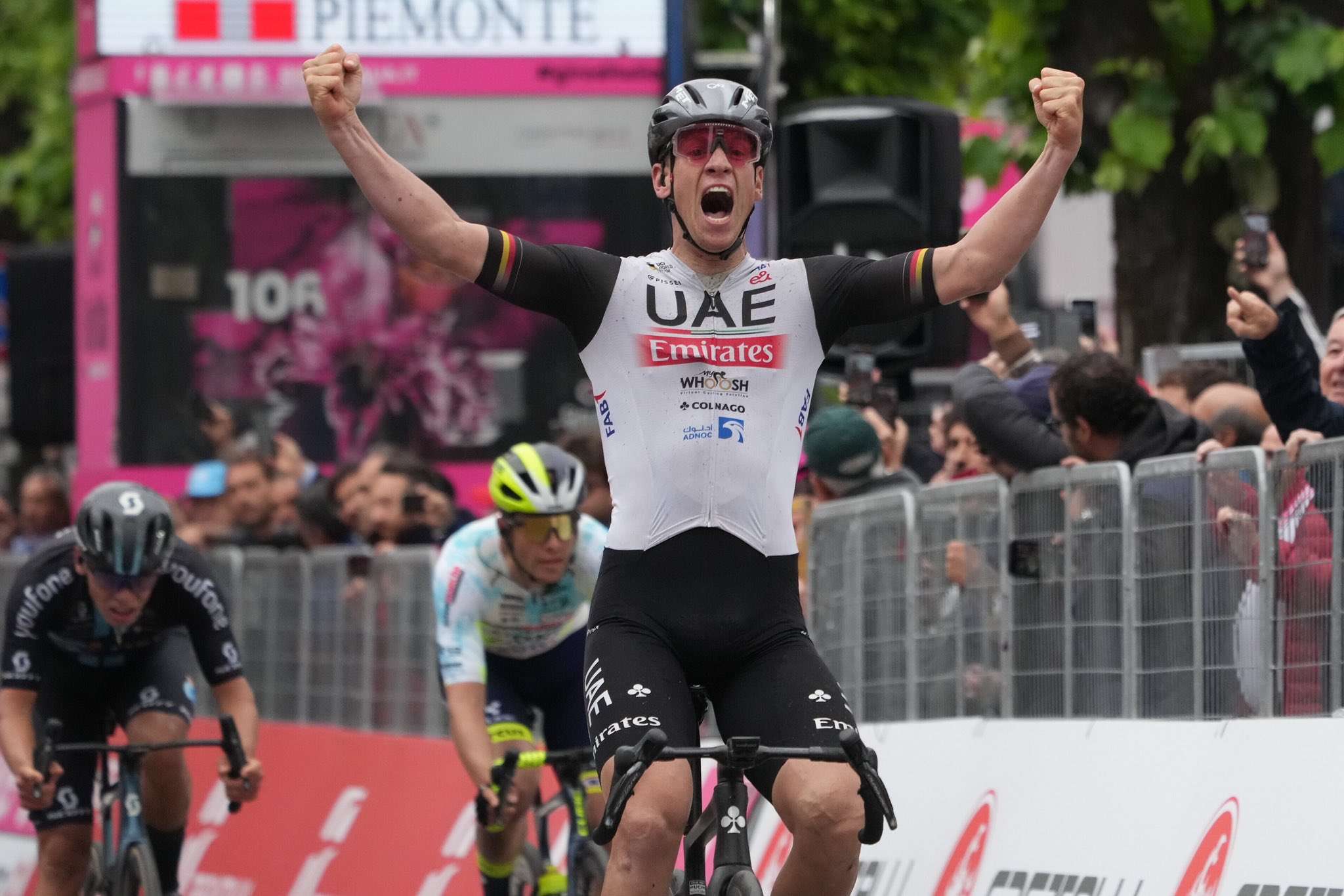 Ackermann se impone al esprint y Thomas sigue con la maglia rosa del Giro de Italia