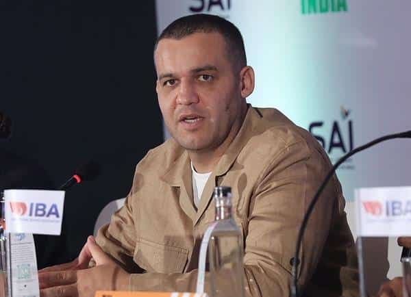 l presidente de la IBA Boxeo, el ruso Umar Kremlev