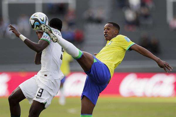 Robert Renan (d) de Brasil , en una fotografía de archivo. EFE/ Demian Alday Estevez