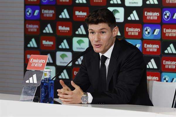 El lateral izquierdo Fran García, durante su presentación como nuevo jugador del Real Madrid, en la Ciudad Deportiva de Valdebebas, en Madrid. E/ Chema Moya