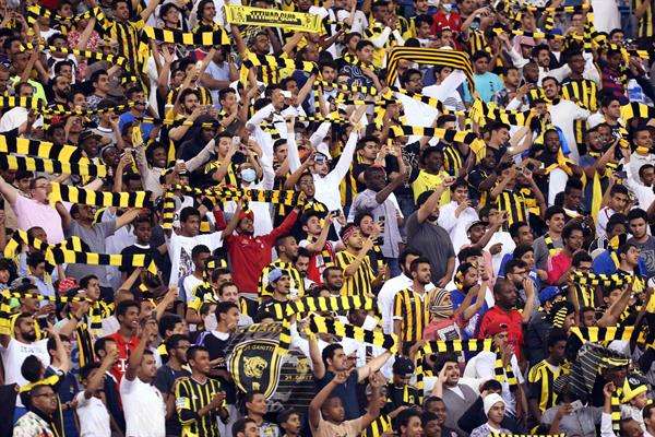 Aficionados del Al Ittihad,el nuevo club de Benzema en una foto de archivo. EFE/EPA/STR