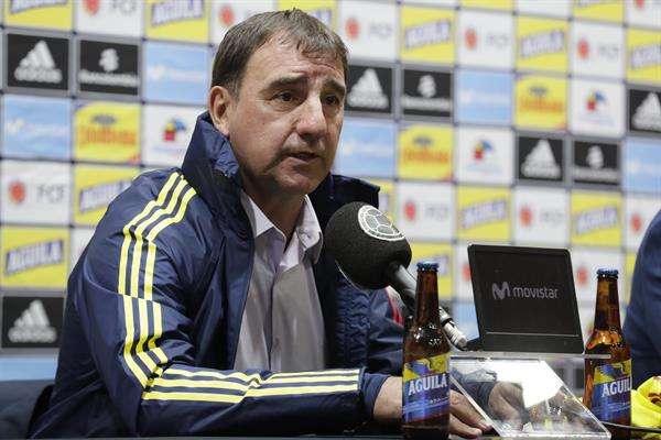 Fotografía de archivo en la que se registró al seleccionador del equipo nacional masculino de fútbol de Colombia, el argentino Néstor Lorenzo, en Bogotá (Colombia). EFE/Carlos Ortega