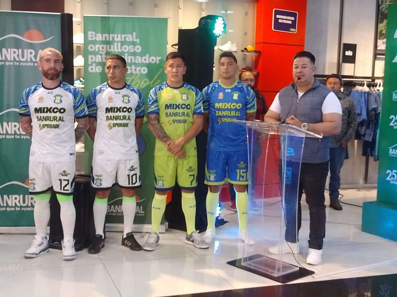 Mixco presentó los nuevos uniformes para la temporada 2023/2024