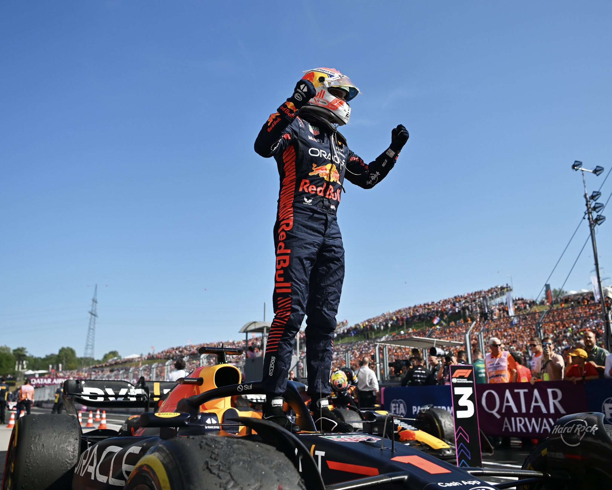 El neerlandés max Verstappen (Red Bull), doble campeón del mundo y líder destacado del Mundial de Fórmula Uno, celebra su victoria en el Gran Premio de Hungria, en el Hungaroring