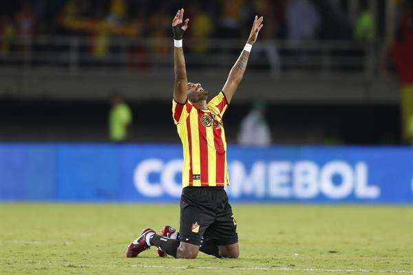 Carlos Ramírez de Pereira celebra al ganar este 9 de agosto de 2023, de un partido de los octavos de final de la Copa Libertadores entre Deportivo Pereira e Independiente del Valle (IDV). EFE/ Ernesto Guzmán Jr.