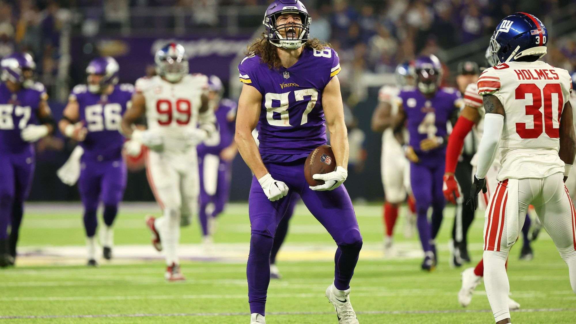 Hockenson firma extensión de 4 años con Vikings