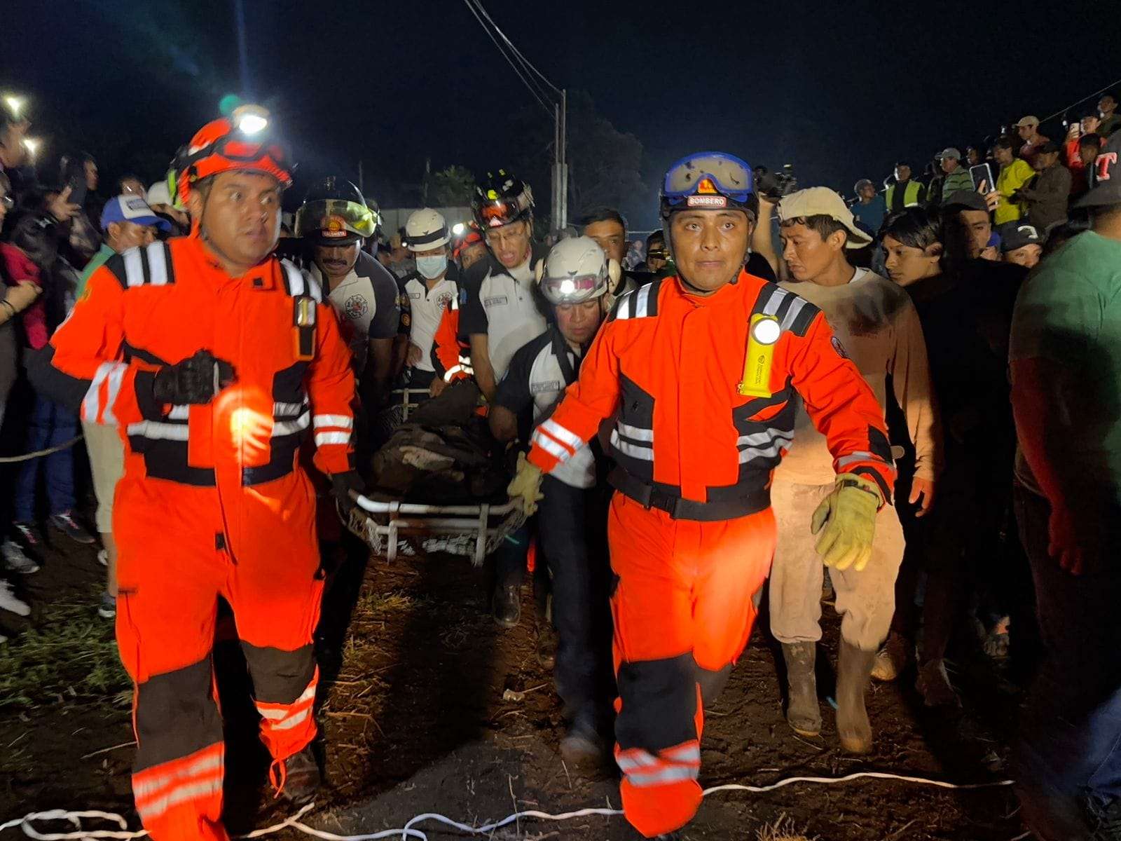 Varias personas mueren soterradas en San Pedro Yepocapa