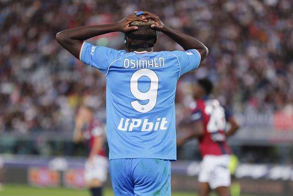 Victor Osimhen de Nápoles reacciona durante el partido de fútbol de la Serie A italiana entre el Bolonia FC y el SSC Napoli en Bolonia, Italia. EFE/EPA/SERENA CAMPANINI/ARCHIVO