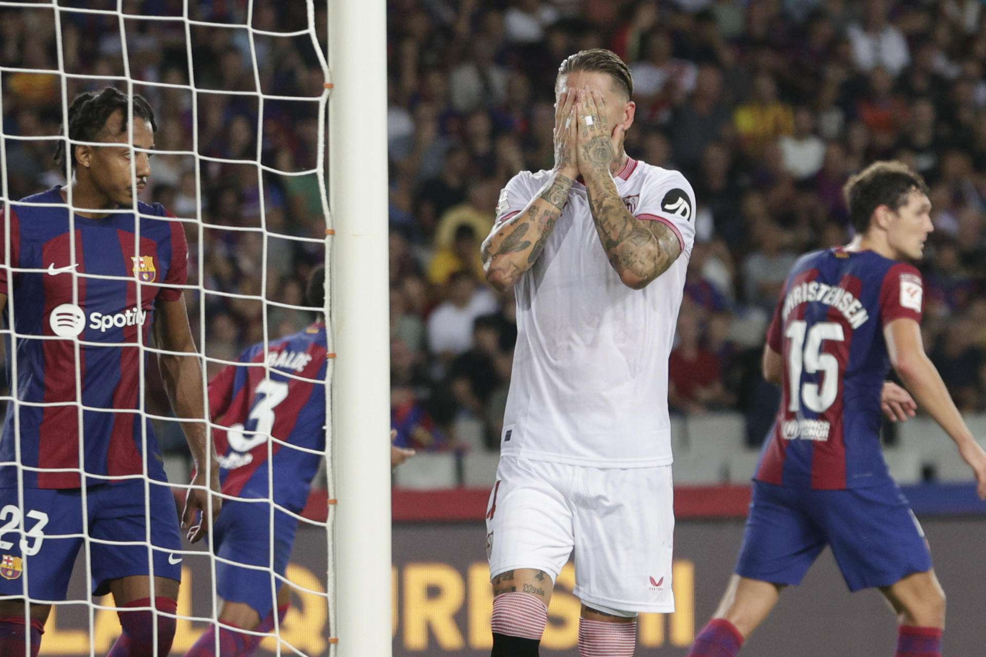Barcelona venció a Sevilla gracias al autogol de Sergio Ramos