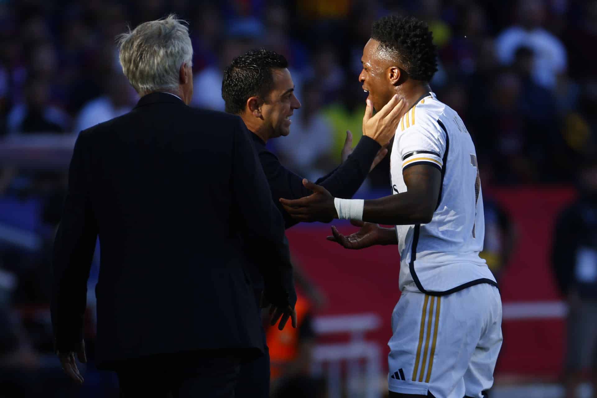 El Barcelona investigará supuestos insultos racistas contra Vinícius