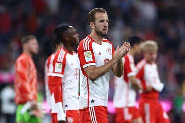 El delantero del Bayern Múnich Harry Kane celebra la victoria de su equipo ante el Friburgo en el partido jugado en Múnich, Alemania. EFE/EPA/Anna Szilagyi o.