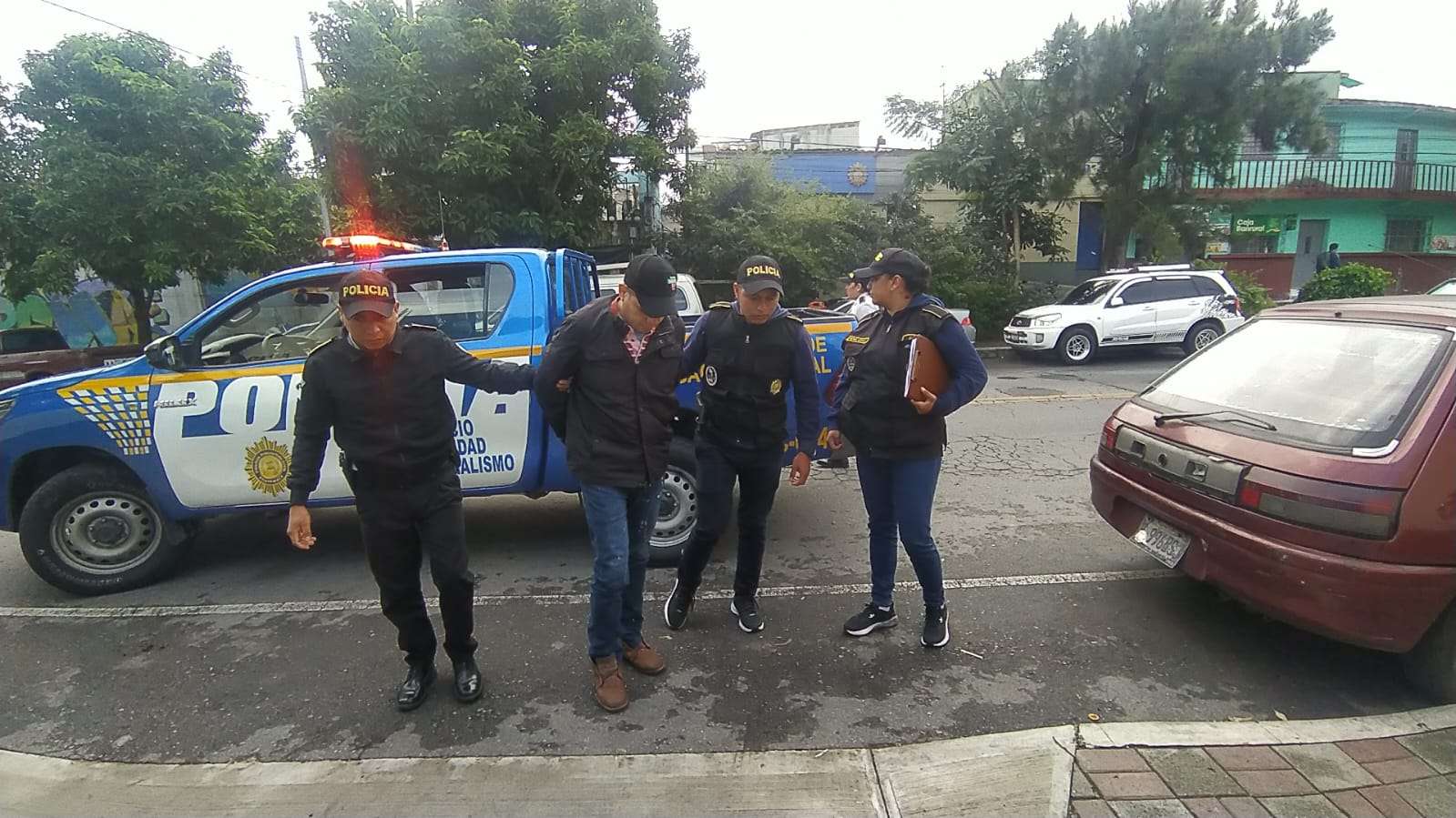 PNC captura a presunto responsable de agredir a mujer en tienda de conveniencia