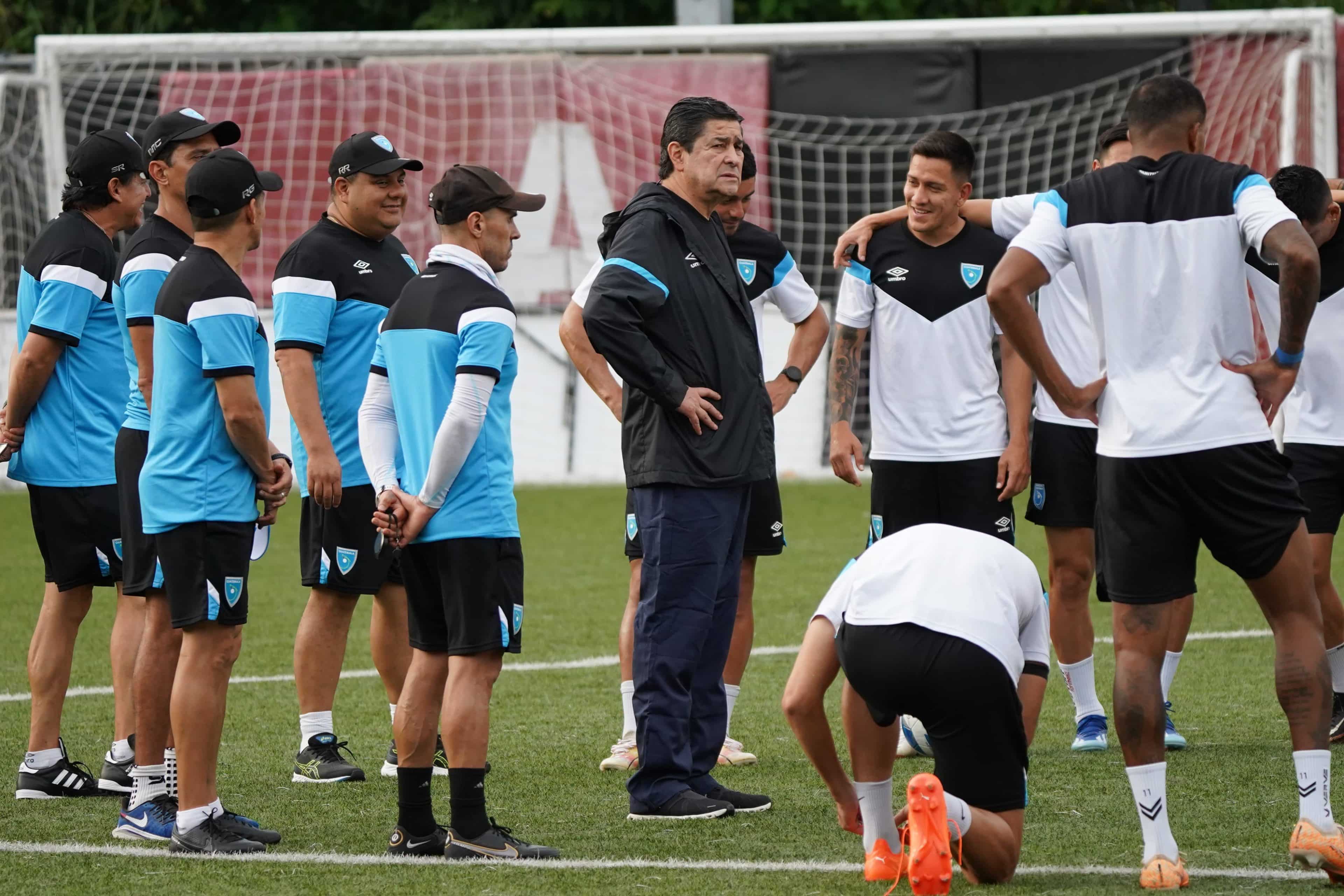 Luis Fernando Tena en un entrenamiento de Selección Guatemala