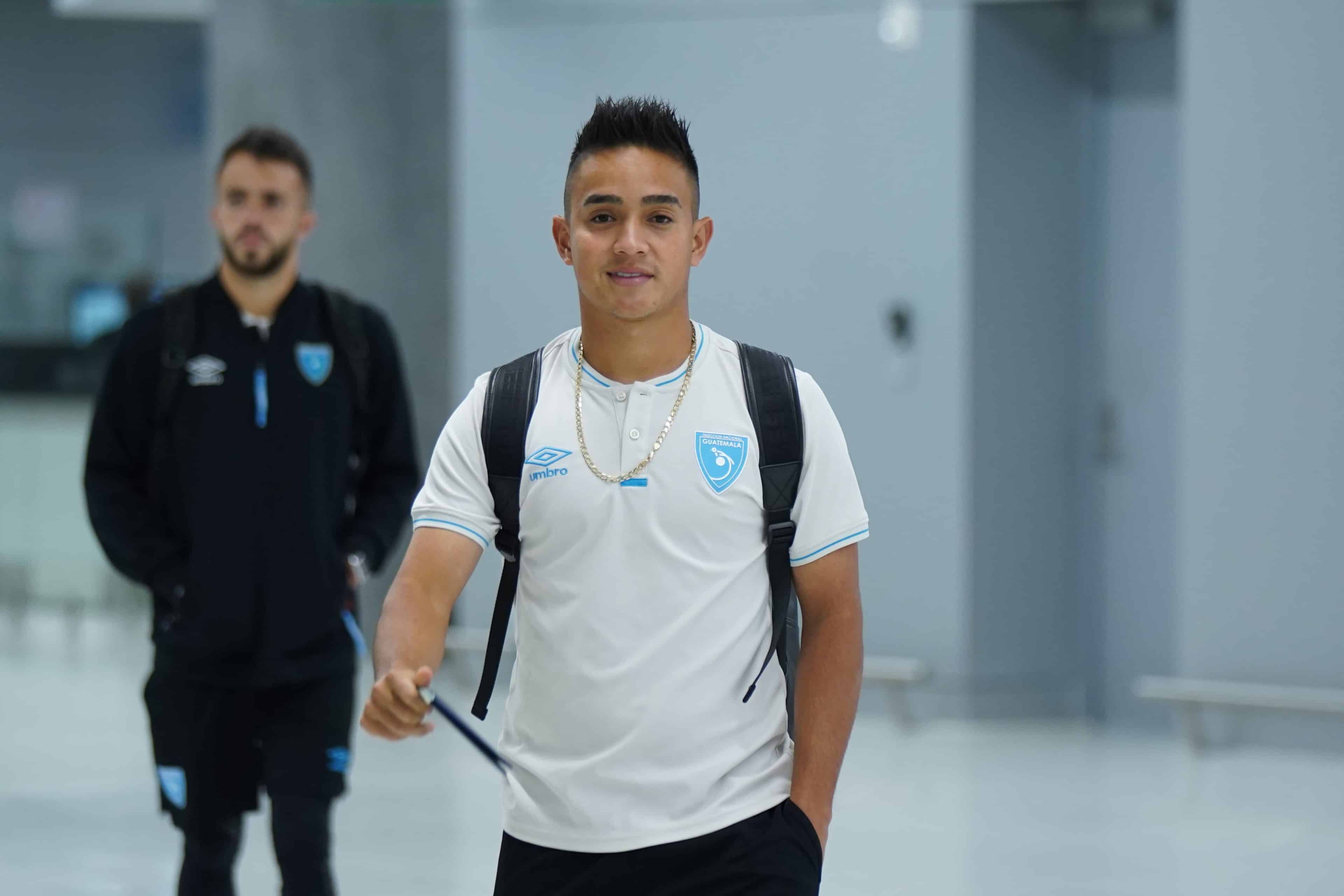 Óscar Santis de Selección de Guatemala a su arribo a la ciudad de Panamá