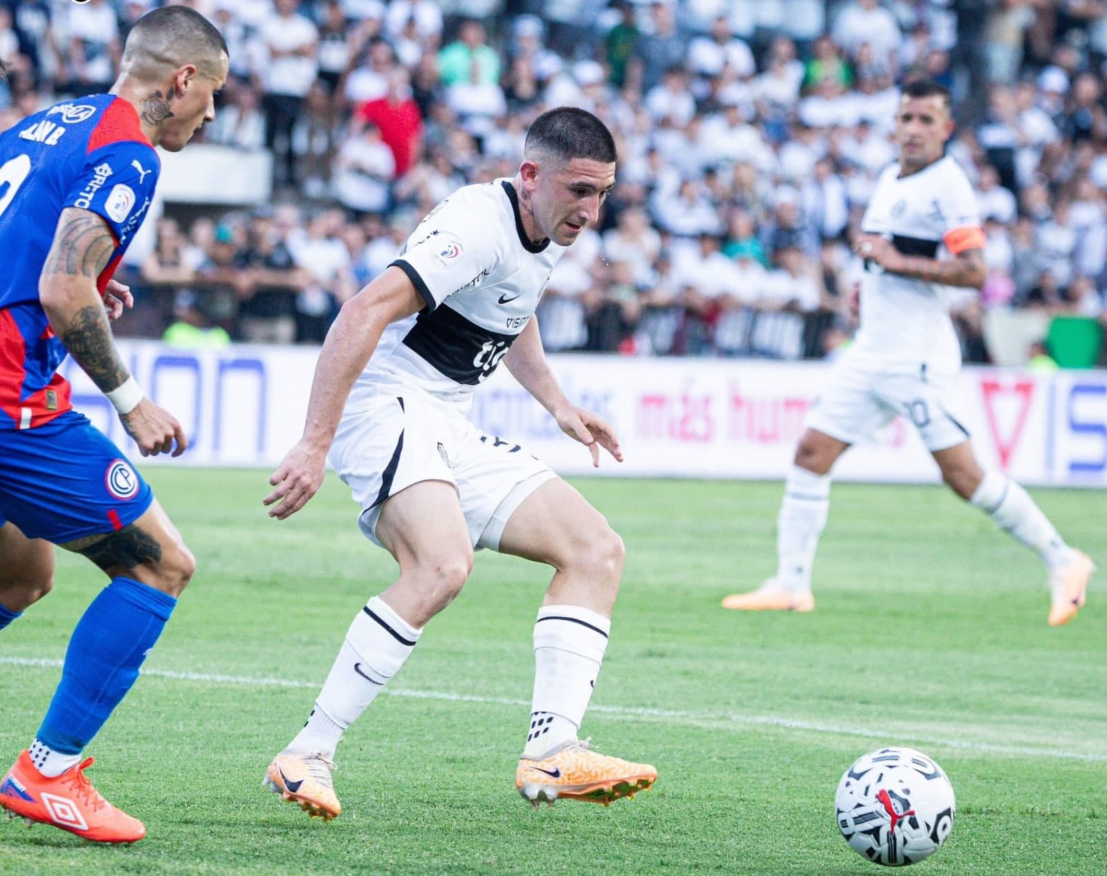 Los clubes Olimpia y Cerro Porteño empataron 0-0 este domingo en una nueva edición del clásico del fútbol en Paraguay, que tiene como líder del Torneo Clausura al Libertad.