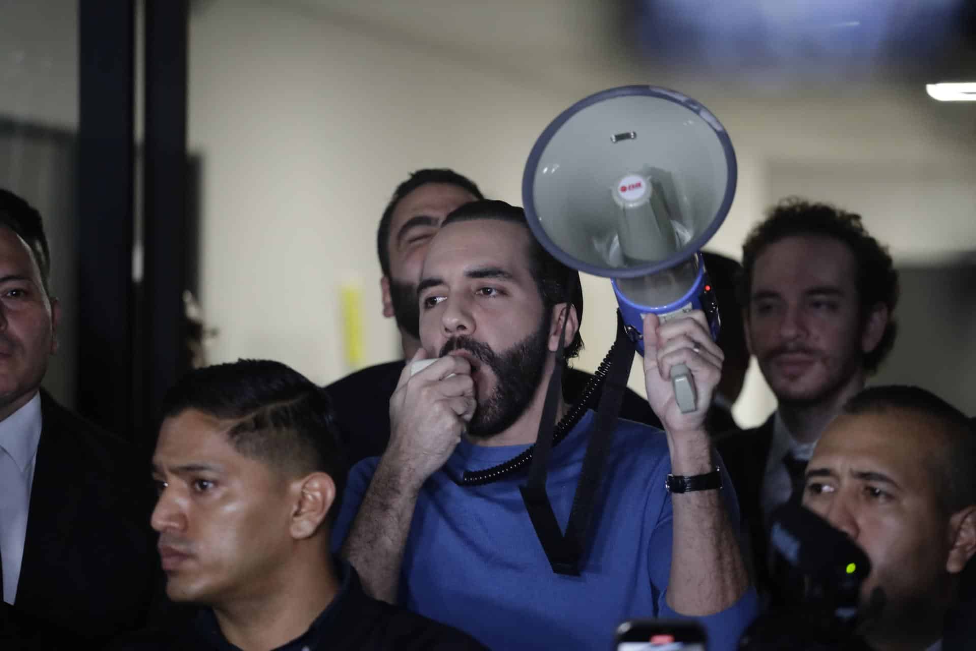 Bukele presentó solicitud para competir por la Presidencia salvadoreña en 2024