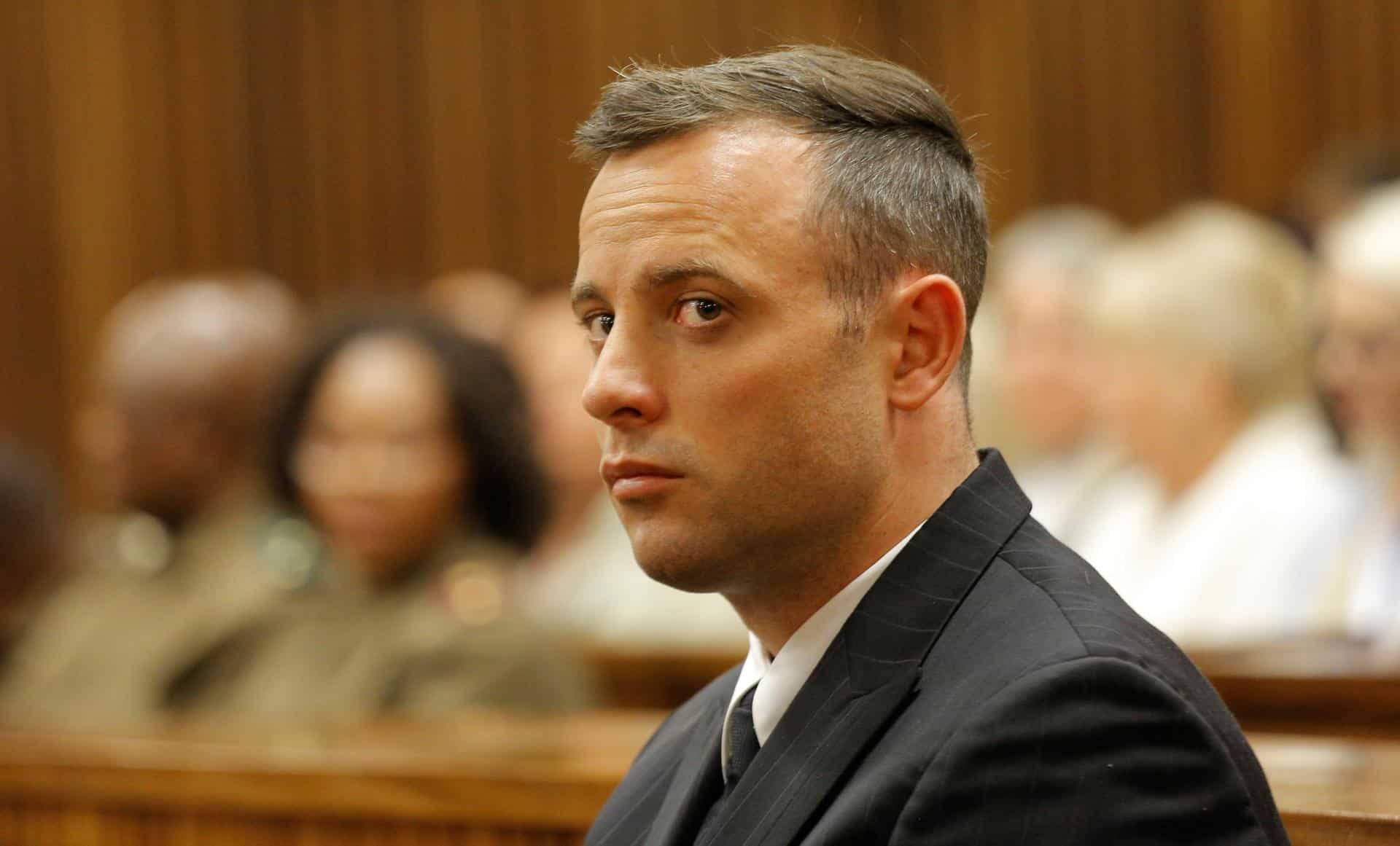 Oscar Pistorius obtiene la libertad condicional diez años después de matar a su novia