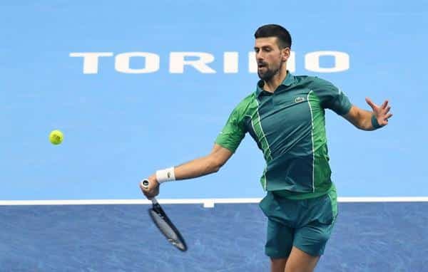 El serbio Novak Djokovic durante su partido de semifinales contra el español Carlos Alcaraz of Spain en el Nitto ATP Finals de Turín, Italia. EFE/EPA/Alessandro Di Marco