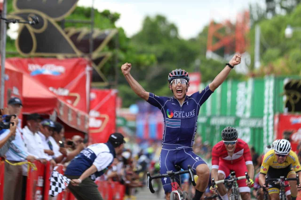 Con un tiempo de 4:45:07 horas, el guatemalteco Julio Padilla ganó la primera etapa de la 59 Vuelta Ciclística a Guatemala. Que dio inicio desde San Benito Petén rumbo a la meta ubicada en Río Dulce, Izabal.
