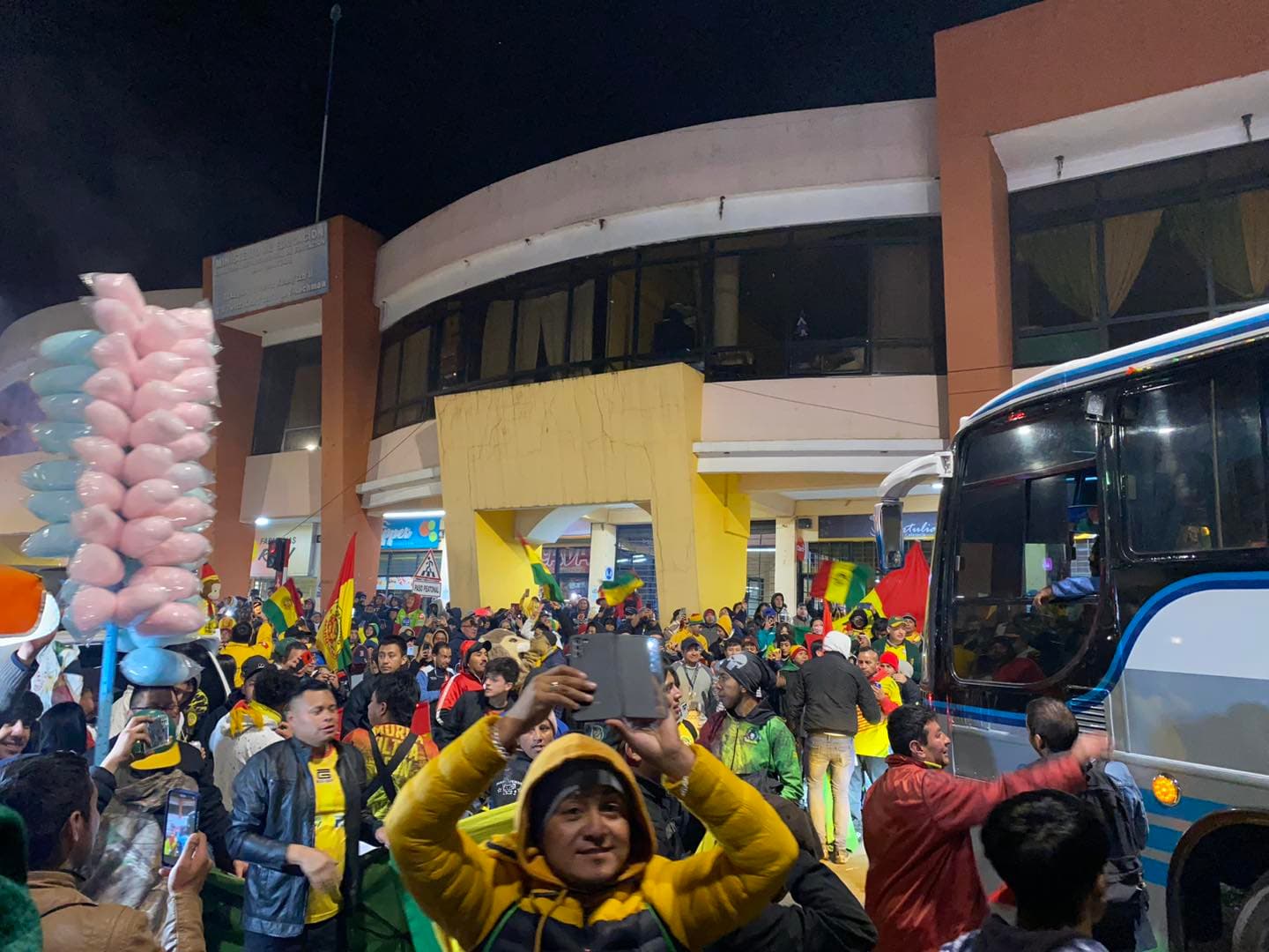 Marquense llega de madrugada a San Marcos en gran recibimiento por la afición