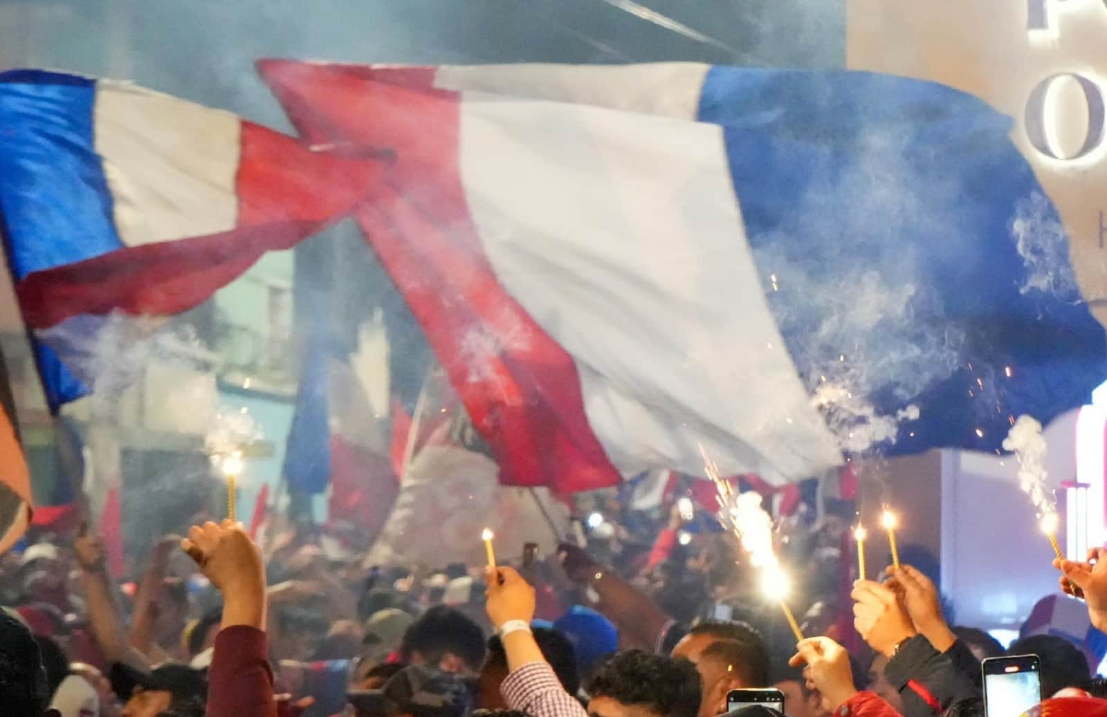 Espectacular "banderazo chivo" previo a Xelajú ante Comunicaciones