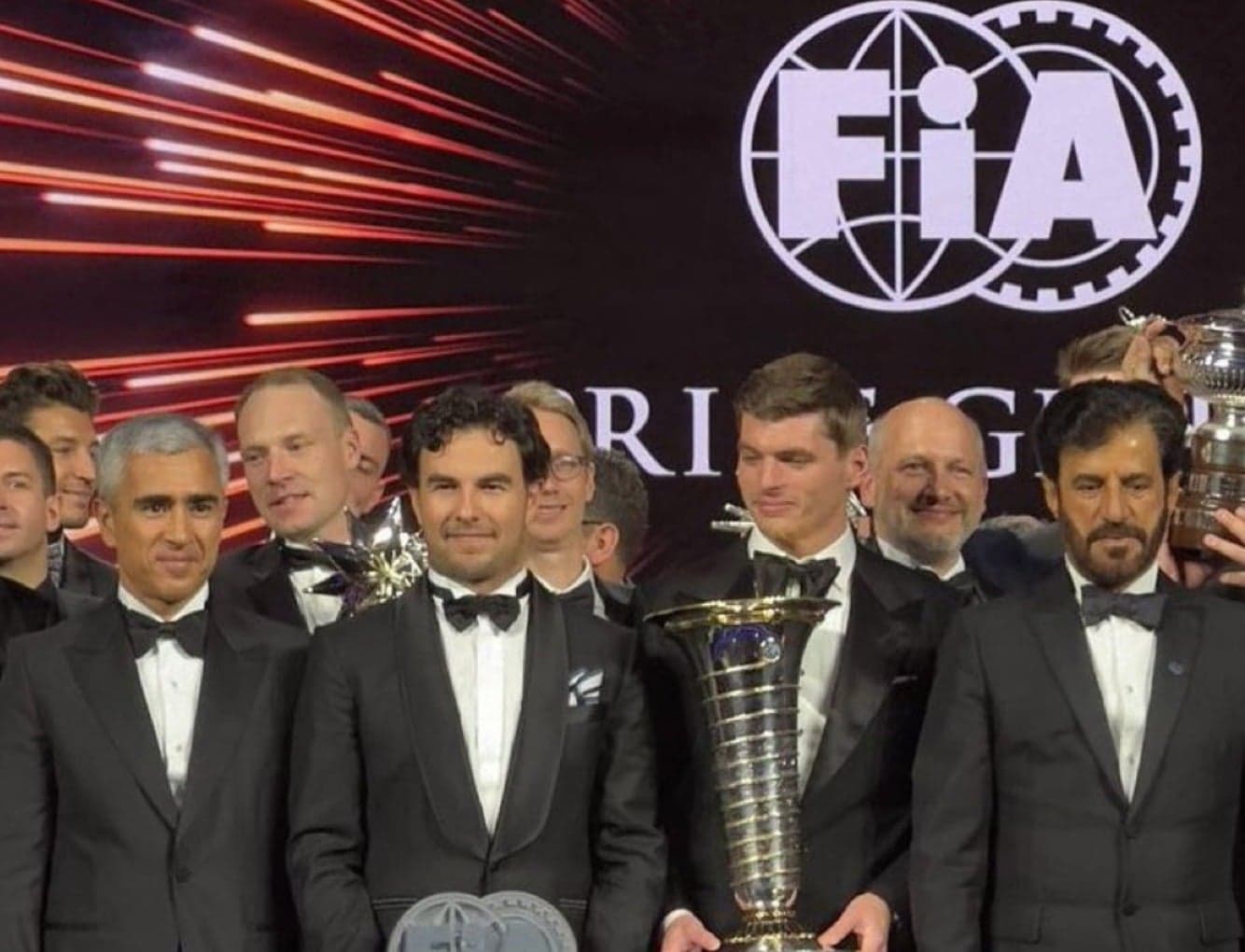 Verstappen recoge su premio de campeón y Alonso el de la 'Maniobra del año' en gala FIA