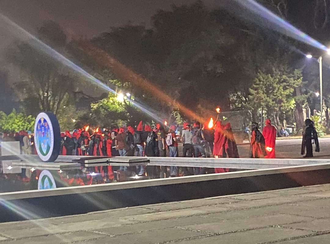 AEU de la USAC responsabiliza a Walter Mazariegos de lo sucedido en la Facultad de Derecho