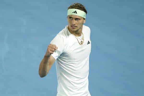 El alemán Alexander Zverev, en un momento de su partido de cuartos de final contra el español Carlos Alcaraz. EFE/EPA/JOEL CARRETT AUSTRALIA AND NEW ZEALAND OUT