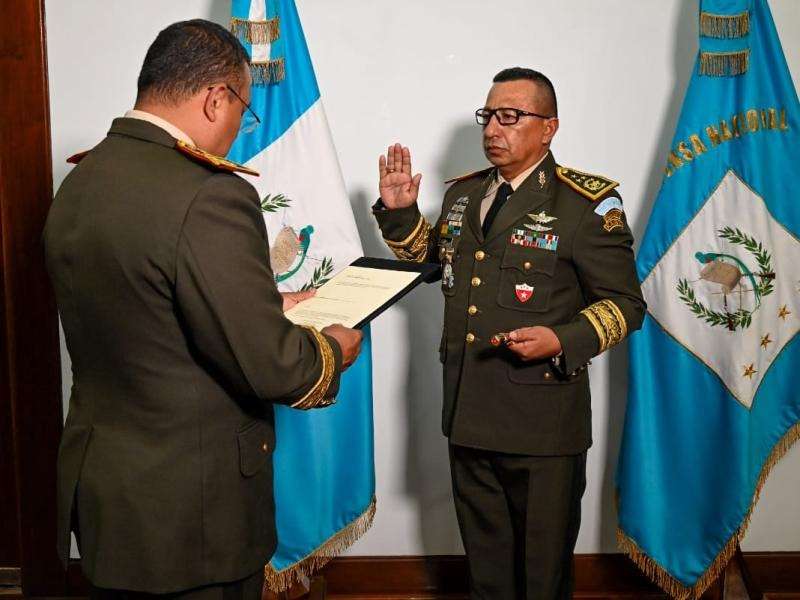 Ministro de defensa juramentó a nuevas autoridades ¿Quiénes son?