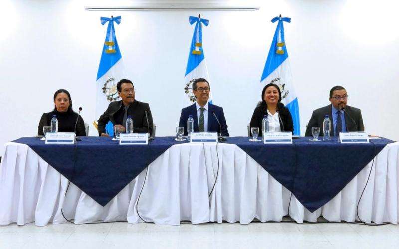 Ministro de Finanzas presentó a su equipo de trabajo