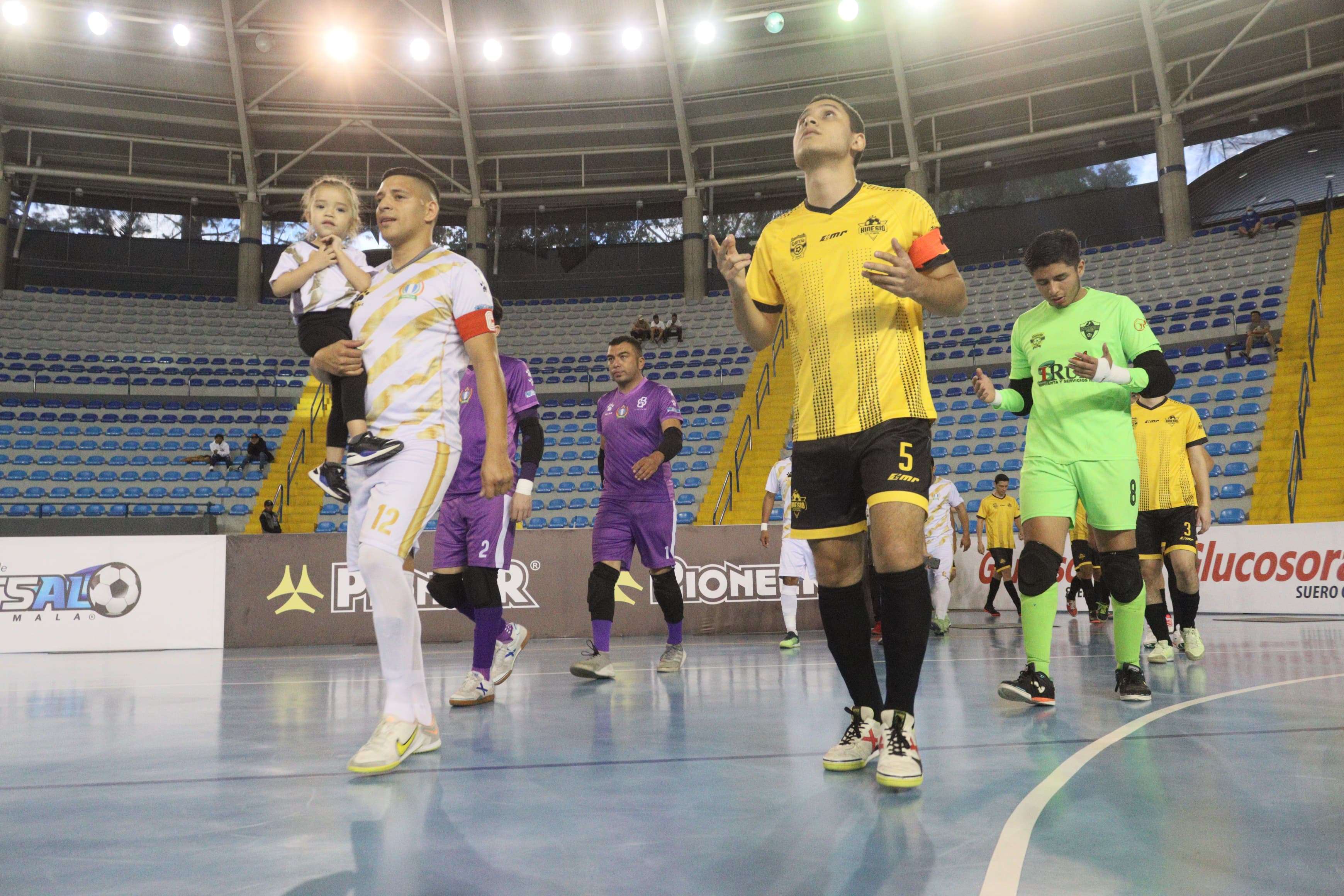 Tellioz sigue intratable en la Liga Nacional de Futsal, al golear 9-2 a Kinesio y alcanzar su undécima victoria, mientras el campeón Glucosoral fue sorprendido por el colero Juridicos.