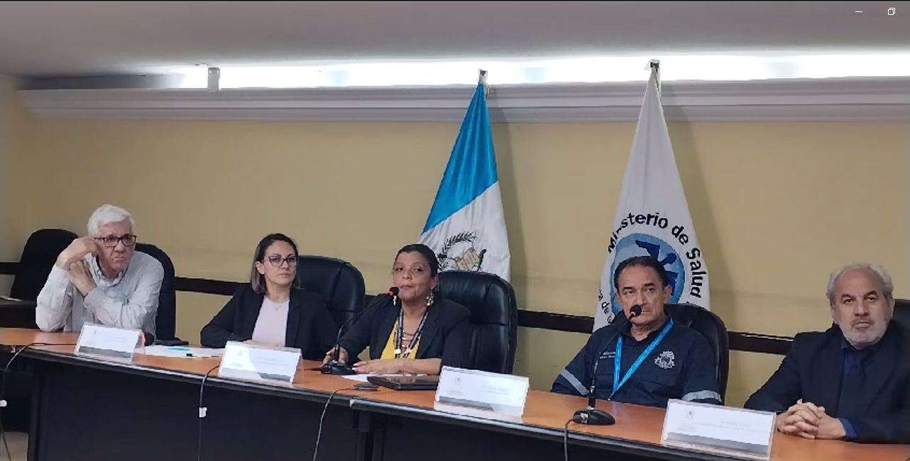 ¿De qué edad eran las personas que fallecieron por enfermedad neurológica aguda en Mazatenango? Suchitepéquez