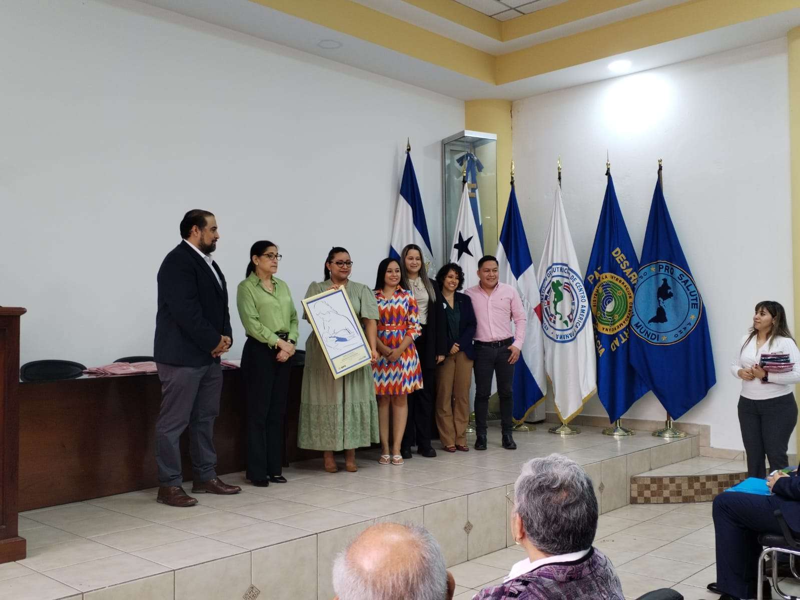 Autoridades entregaron certificaciones a hospitales por su trabajo Lactancia Materna e insumos para la implementación del método madre canguro