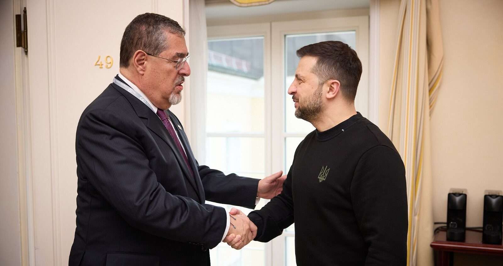 Bernardo Arévalo se reunió con el presidente de Ucrania, Volodímir Zelenski