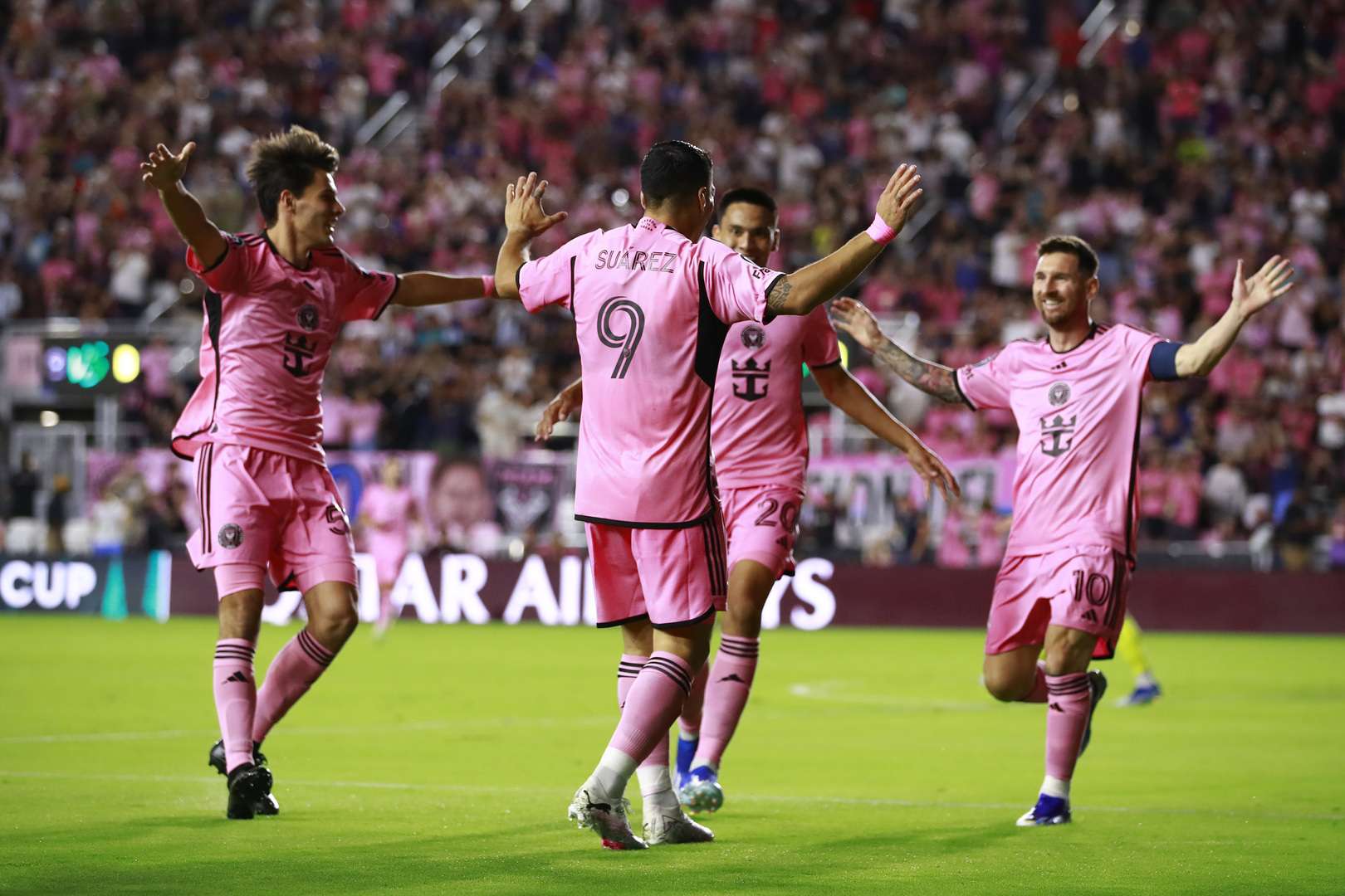 Messi y Luis Suárez, ambos con un gol y una asistencia, llevaron al Inter Miami a los cuartos de final de la Liga de Campeones de la Concacaf