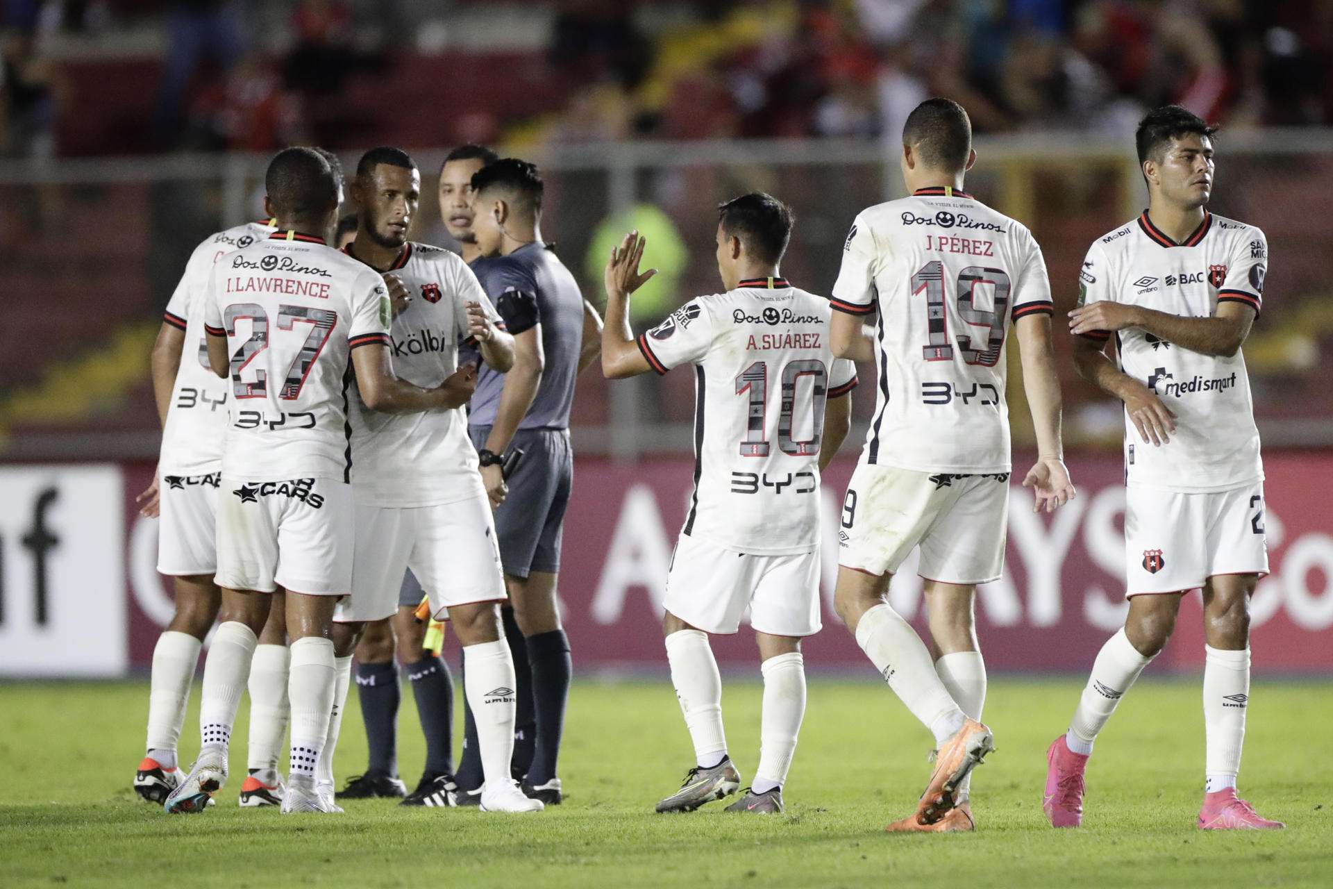 Alajuelense en busca del milagro ante en New England en la Concachampions