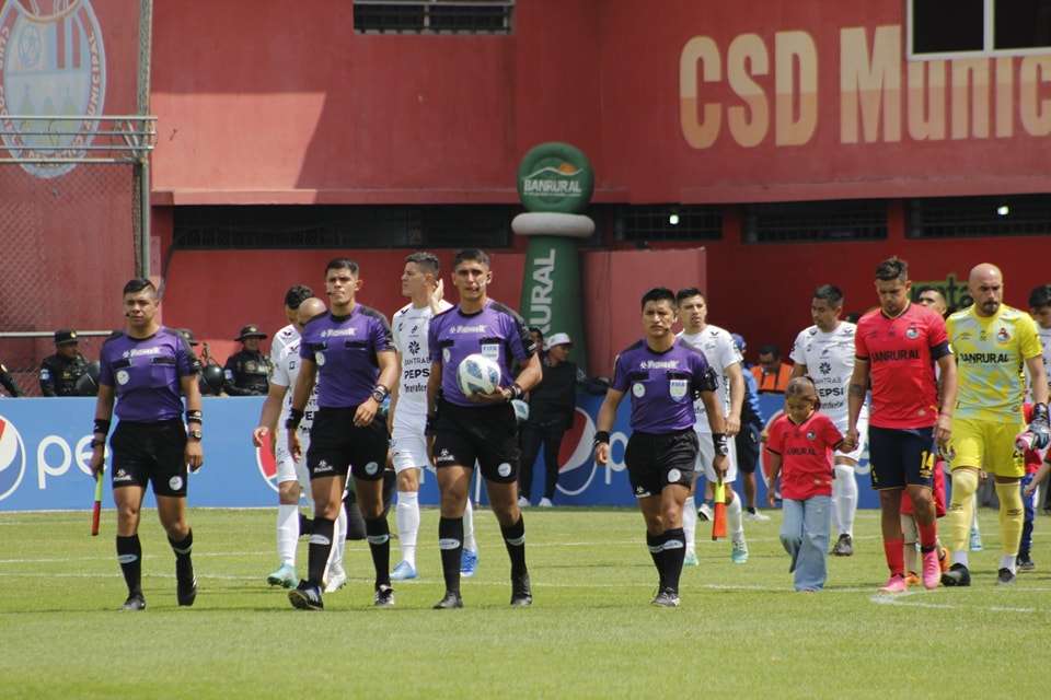 Cobán vs Municipal arbitros Clausura 2024