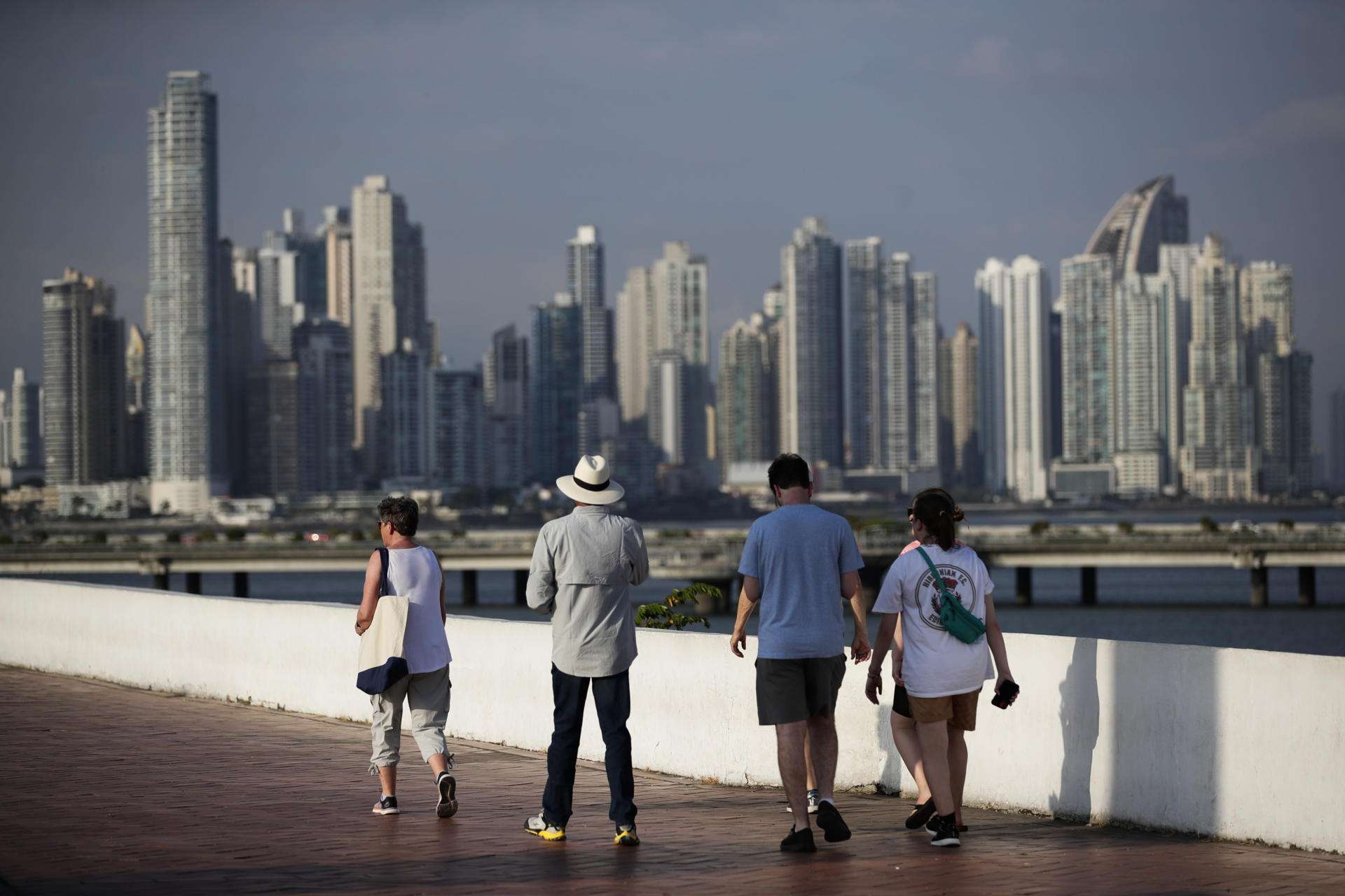 ¿Cuántos visitantes espera recibir Panamá en el 2024?