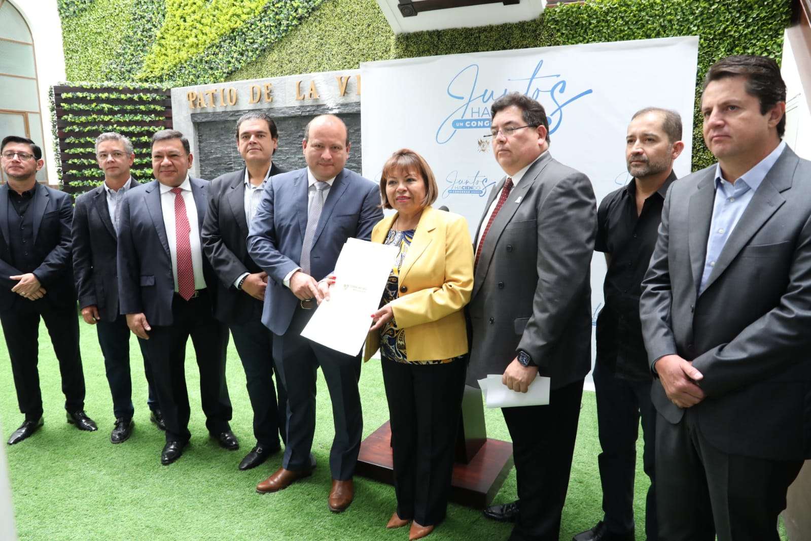 Diputados presentan iniciativa de ley para que jóvenes puedan manejar tráiler, camiones y buses colectivos