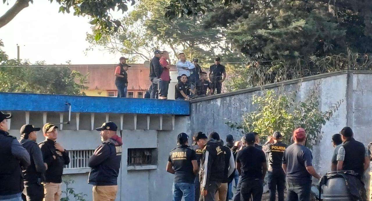 En un esfuerzo coordinado para combatir el delito de extorsiones desde los centros carcelarios, la Dirección General del Sistema Penitenciario (DGSPG), en colaboración con la Policía Nacional Civil (PNC), llevó a cabo una requisa en varios sectores de la Granja Modelo de Rehabilitación Pavón.