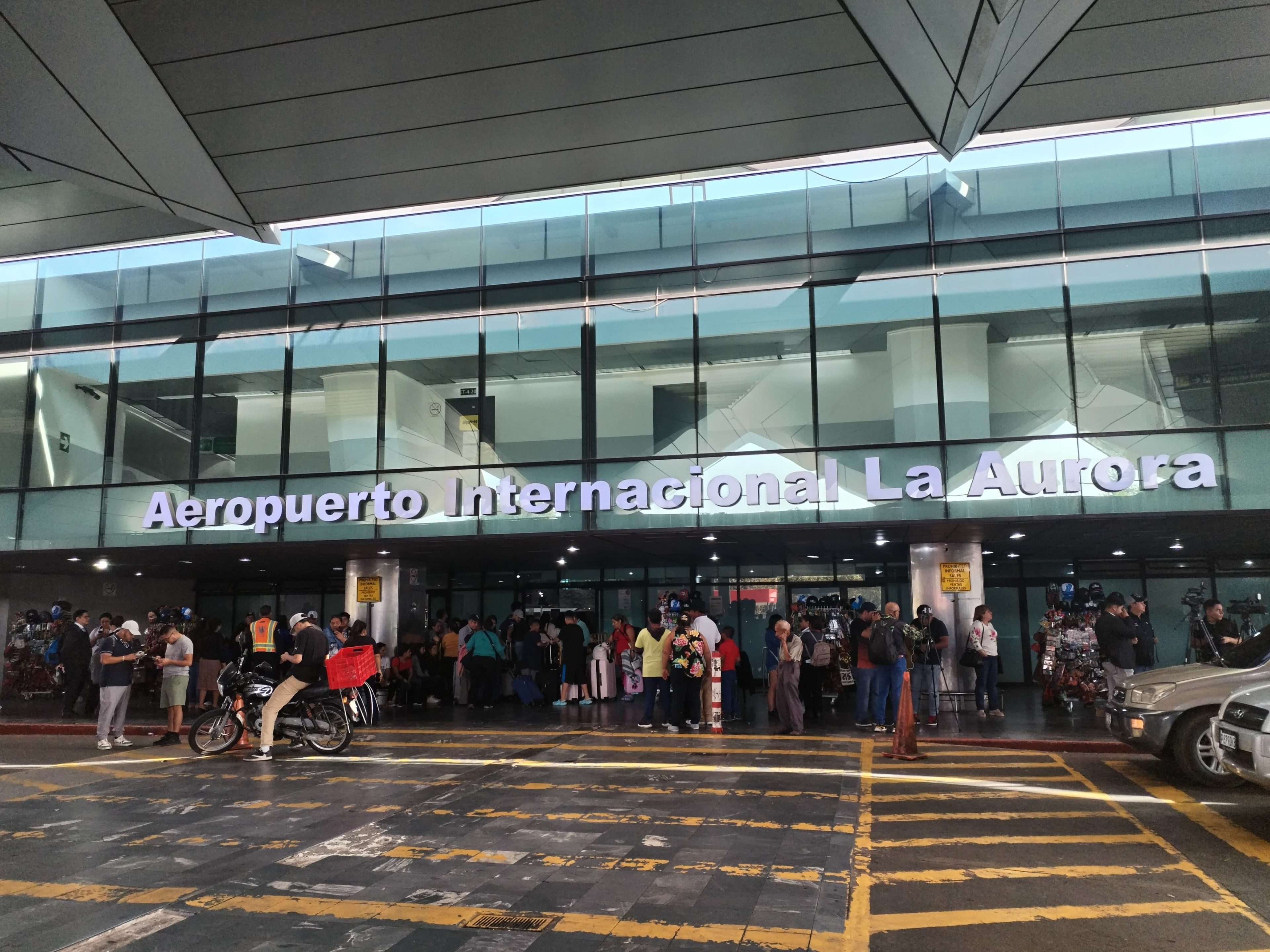 Aeropuerto Internacional La Aurora Aeronave