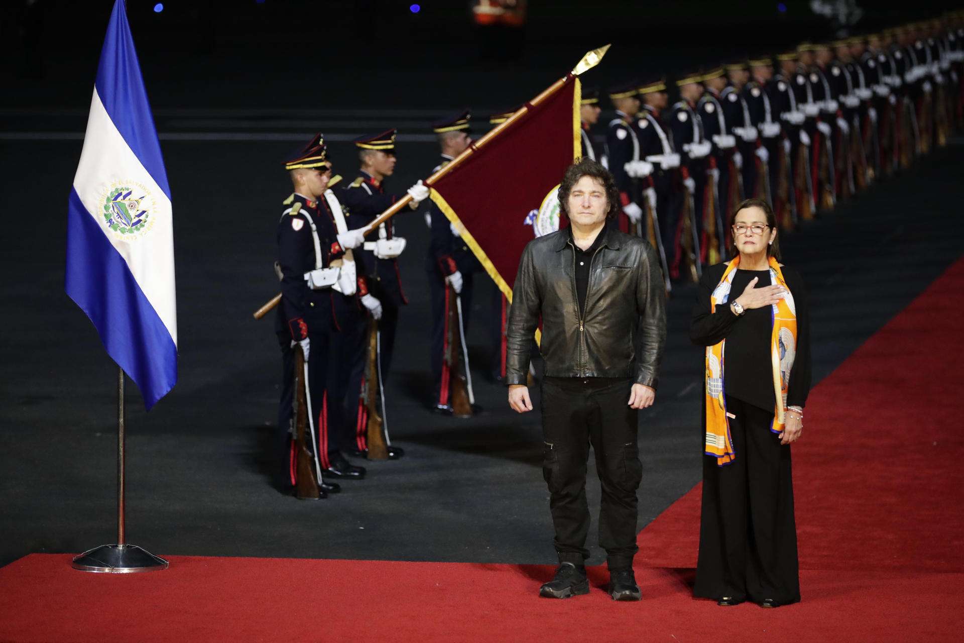 Milei asiste a la posesión de Bukele en primer viaje oficial por un país de Latinoamérica